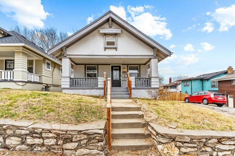 1414 E 27th Ter, Kansas City, MO 64109