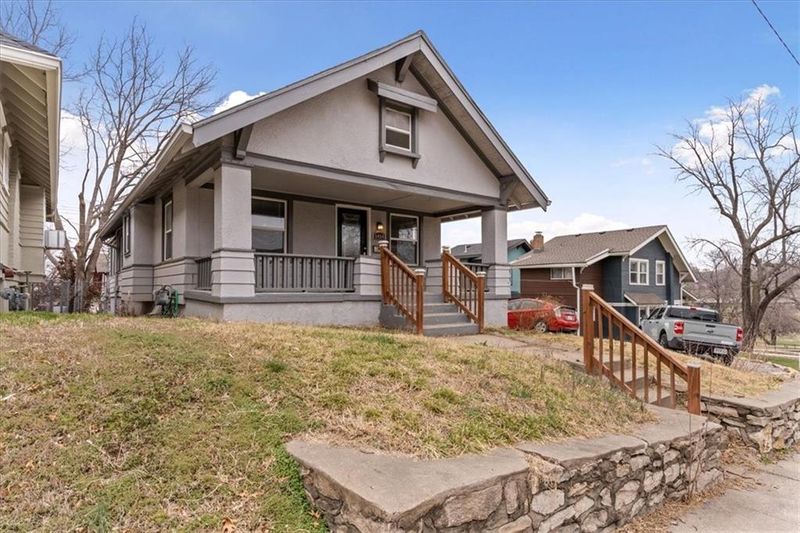 1414 E 27th Ter, Kansas City, MO 64109