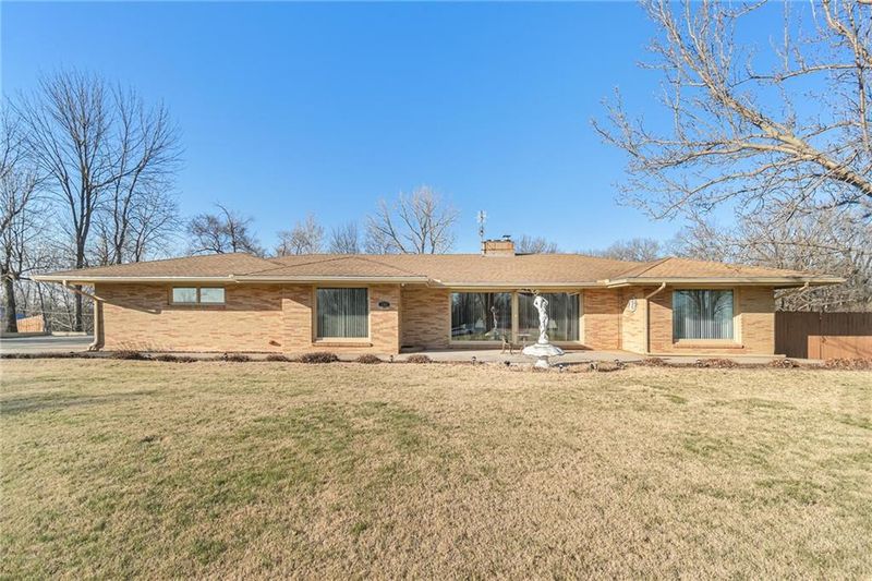 2300 NE Barry Rd, Kansas City, MO 64155