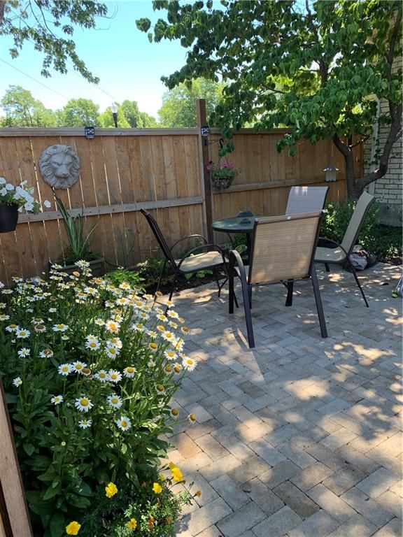 8503 Greenbrier Dr, Overland Park, KS 66212