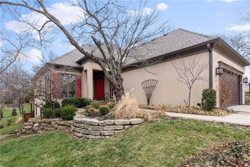 8704 W 142 St, Overland Park, KS 66221