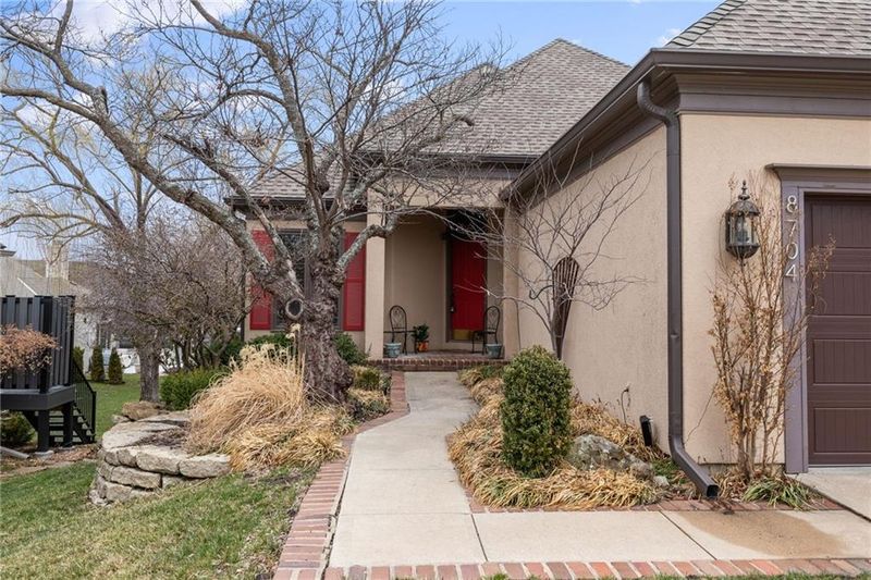 8704 W 142 St, Overland Park, KS 66221