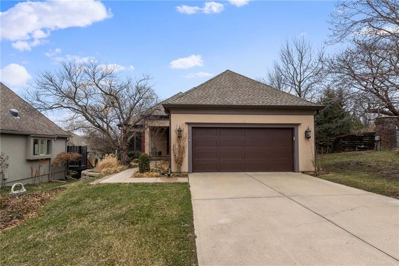 8704 W 142 St, Overland Park, KS 66221