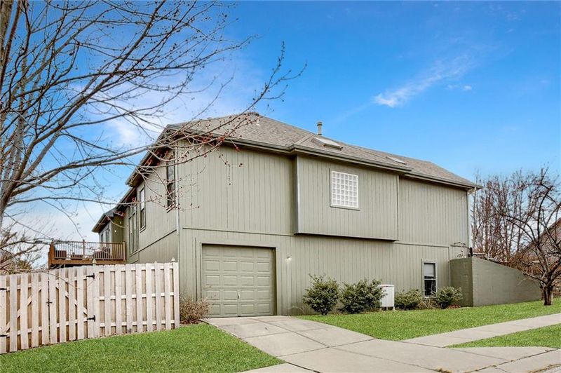 8909 N Hull Ave, Kansas City, MO 64154