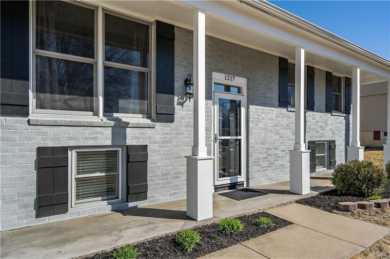 1217 Owen Dr, Liberty, MO 64068