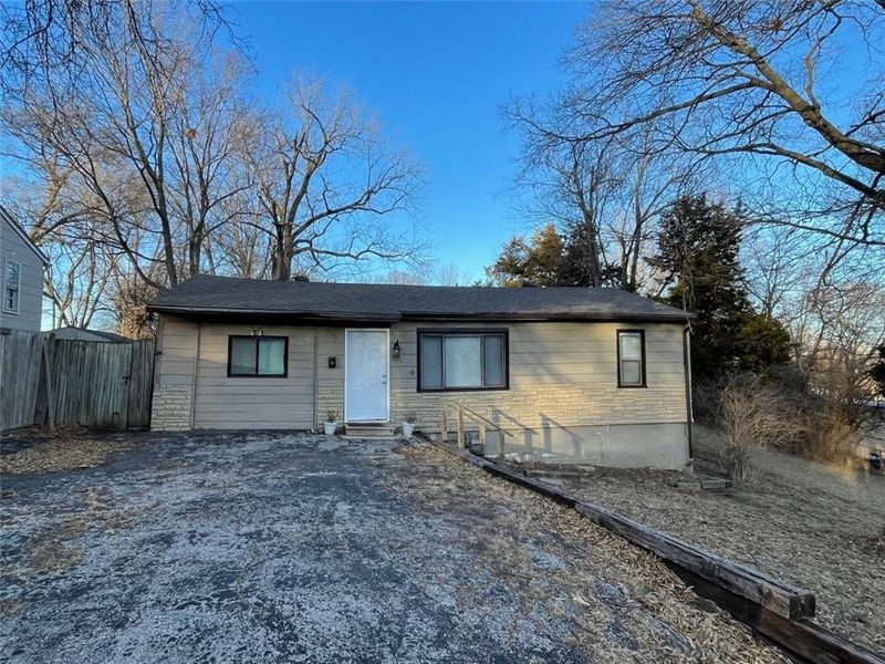 3710 E 96 St, Kansas City, MO 64137