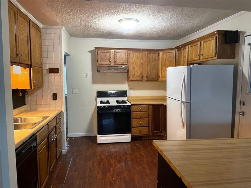 3710 E 96 St, Kansas City, MO 64137