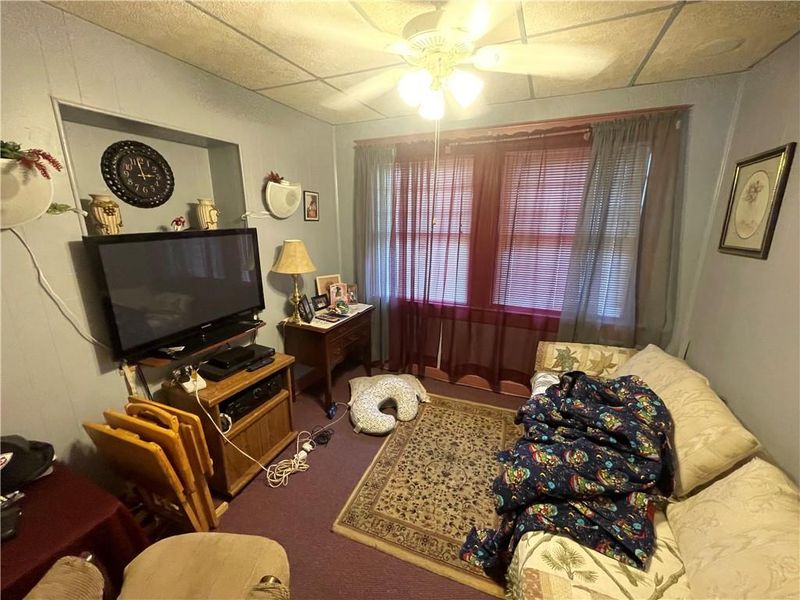 4941 Walrond Ave, Kansas City, MO 64130