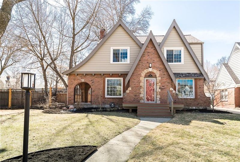 641 E 74th St, Kansas City, MO 64131