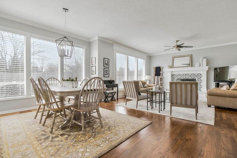 10007 W 126th Ter, Overland Park, KS 66213