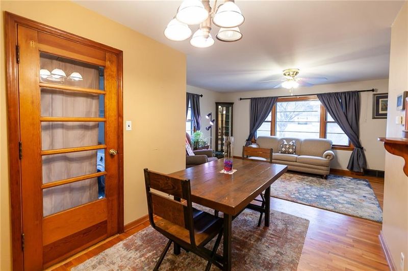 2002 S 39th St, St Joseph, MO 64507