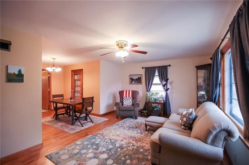 2002 S 39th St, St Joseph, MO 64507