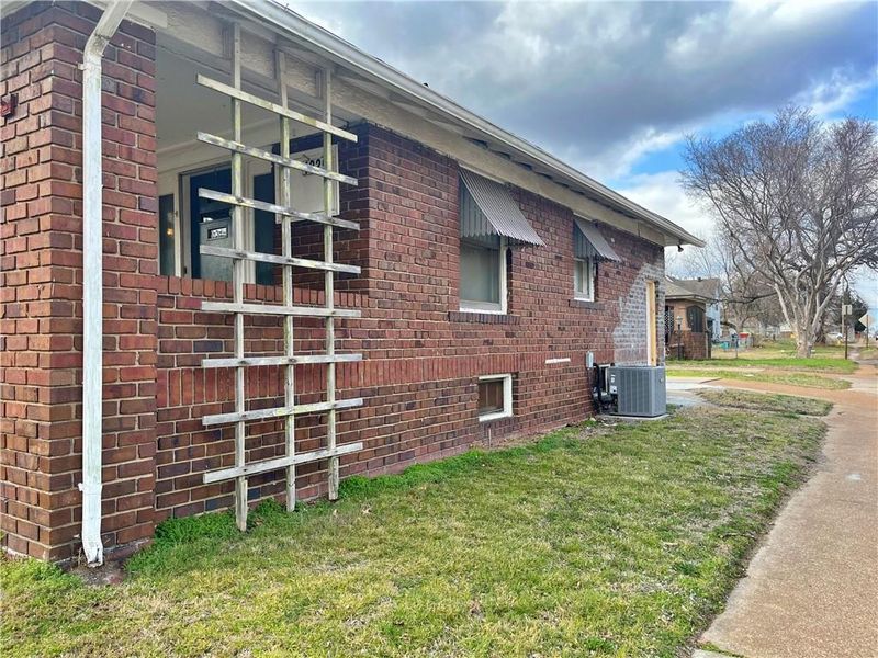 1029 E 5th St, Pittsburg, KS 66762