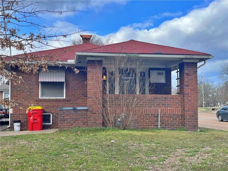 1029 E 5th St, Pittsburg, KS 66762