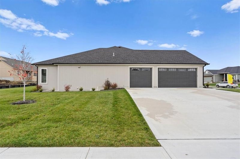 4240 Aspen Dr, Basehor, KS 66007