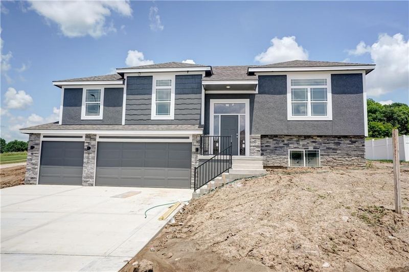 8901 NE 118th Ct, Kansas City, MO 64157