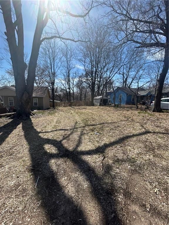 5609 E 23rd St, Kansas City, MO 64127