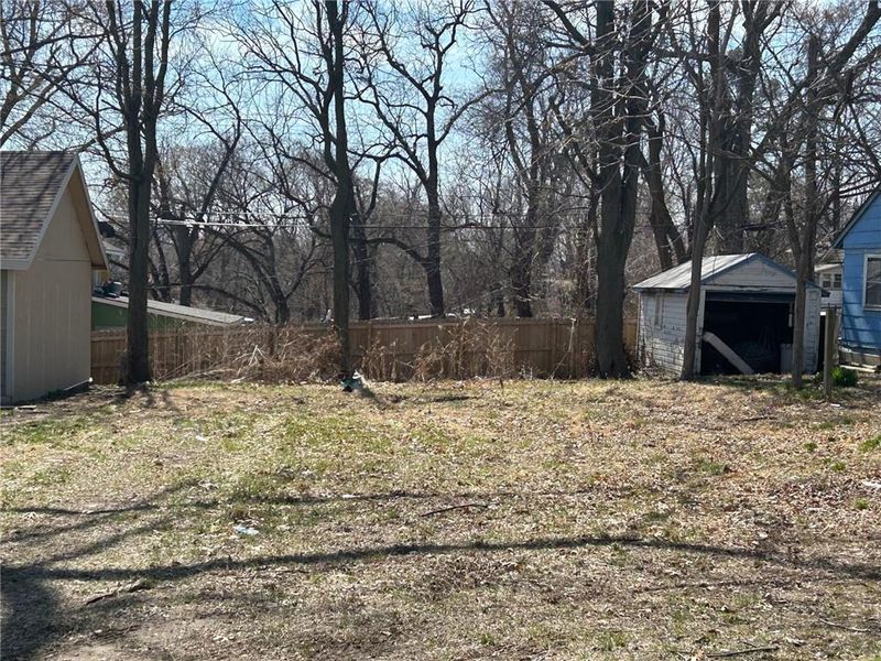 5609 E 23rd St, Kansas City, MO 64127