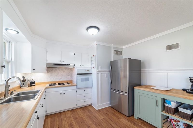 8400 E 92nd St, Kansas City, MO 64138