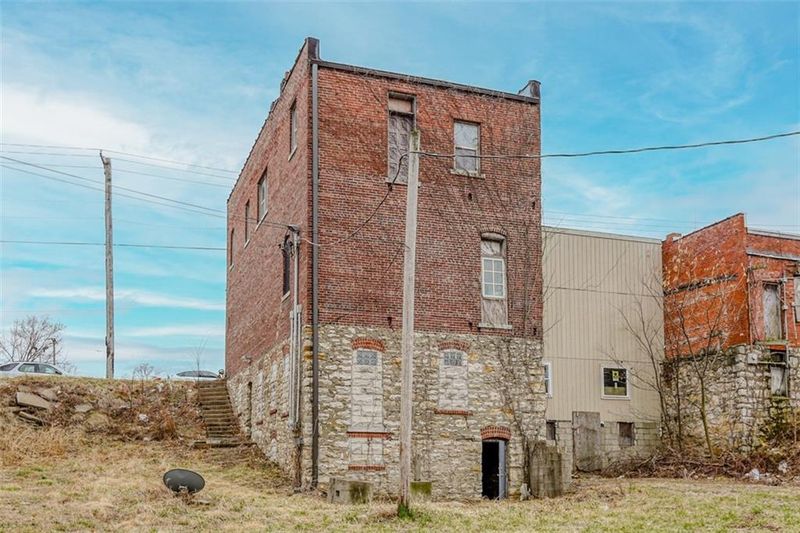 6410 E Truman Rd, Kansas City, MO 64126