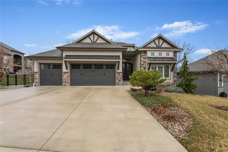 4538 NE Park Bluffs Dr, Lee's Summit, MO 64064