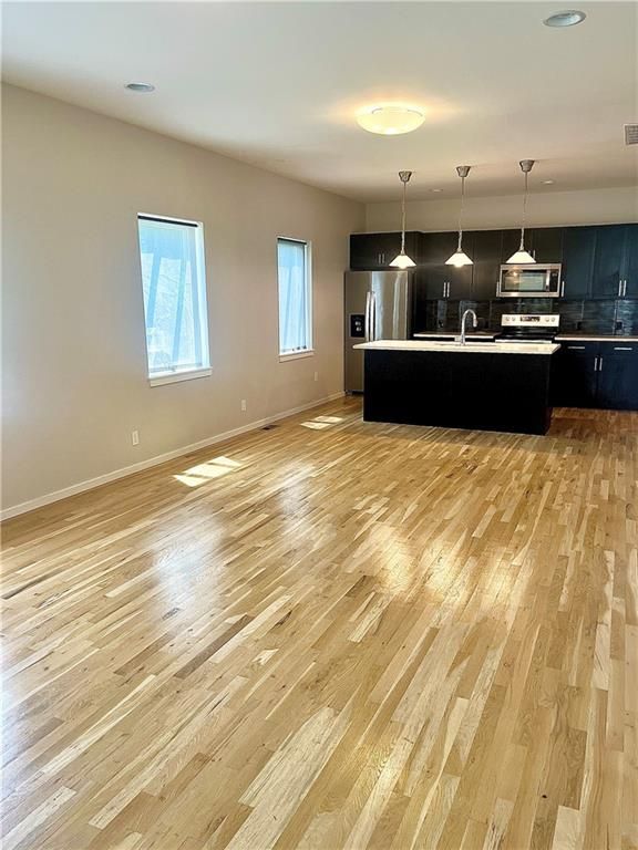 1225 E 45th St, Kansas City, MO 64110