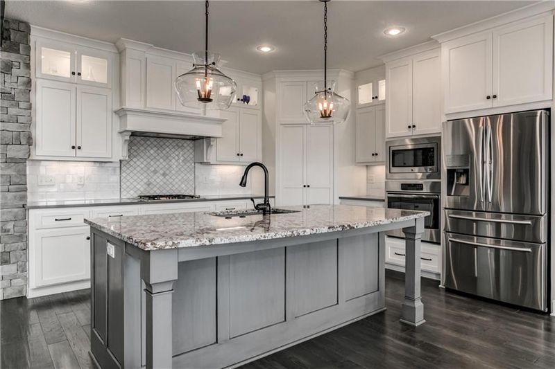 9710 Shady Bend Cir, Lenexa, KS 66227