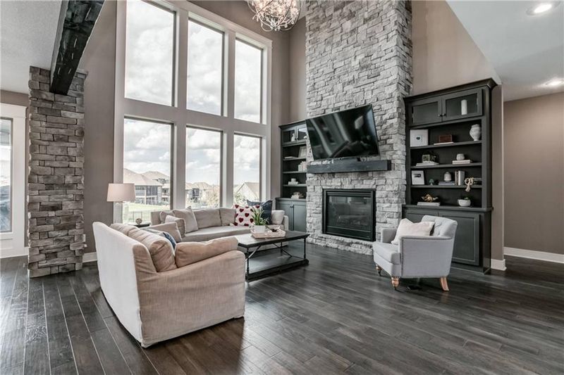 9710 Shady Bend Cir, Lenexa, KS 66227