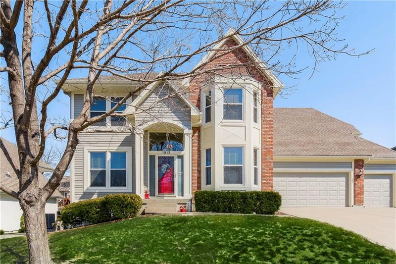 1212 93rd St, Kansas City, MO 64155