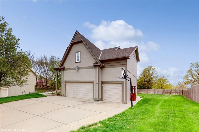 8116 N Cosby Ave, Kansas City, MO 64151