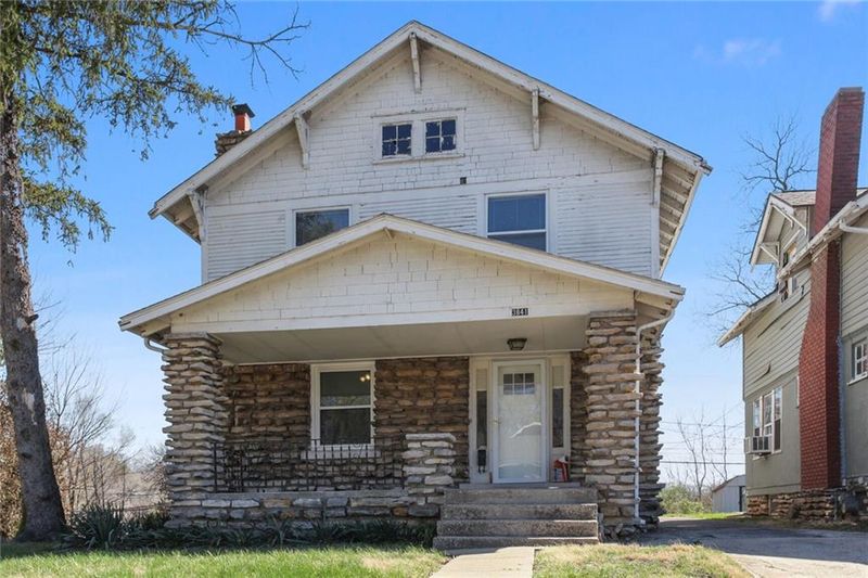3841 E 68th Ter, Kansas City, MO 64132