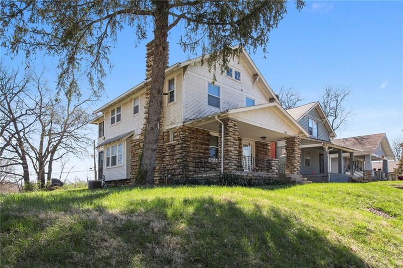 3841 E 68th Ter, Kansas City, MO 64132