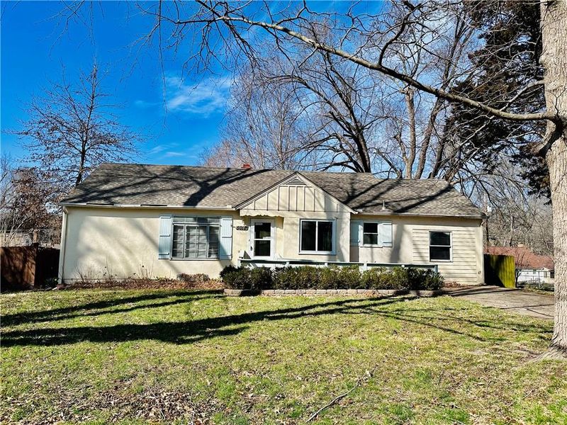 5018 Park Ln, Kansas City, MO 64118