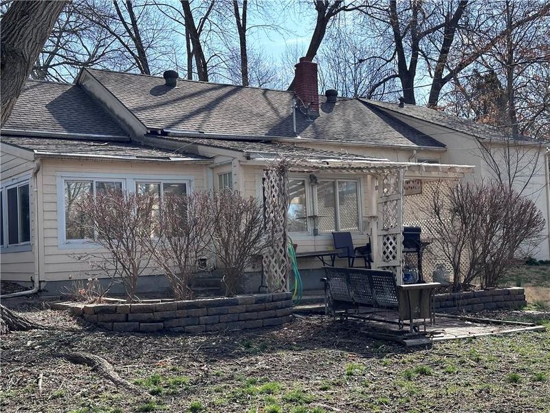 5018 Park Ln, Kansas City, MO 64118