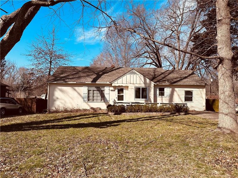 5018 Park Ln, Kansas City, MO 64118