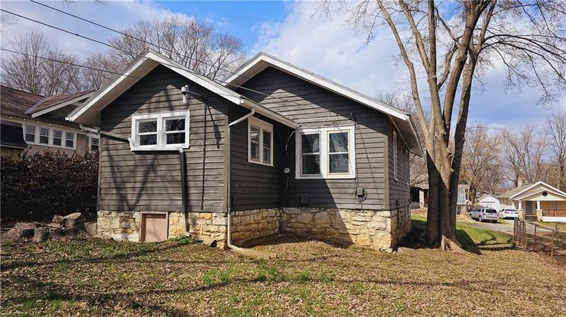 1191 E 66th St, Kansas City, MO 64131