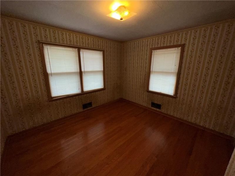 6511 E 17th St, Kansas City, MO 64126