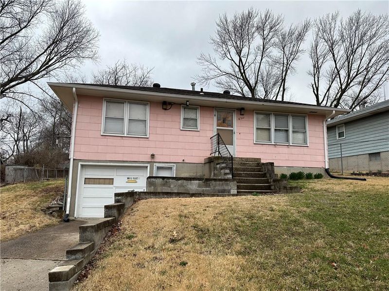 6511 E 17th St, Kansas City, MO 64126