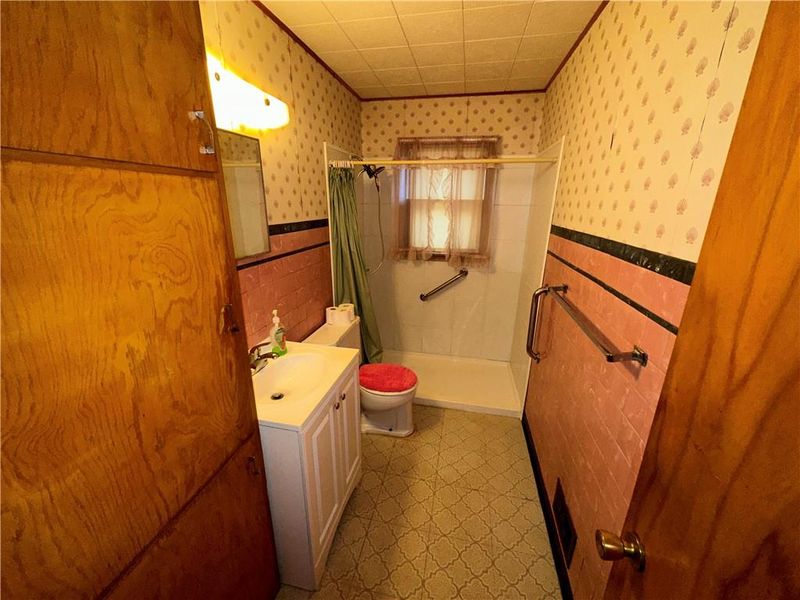 6511 E 17th St, Kansas City, MO 64126
