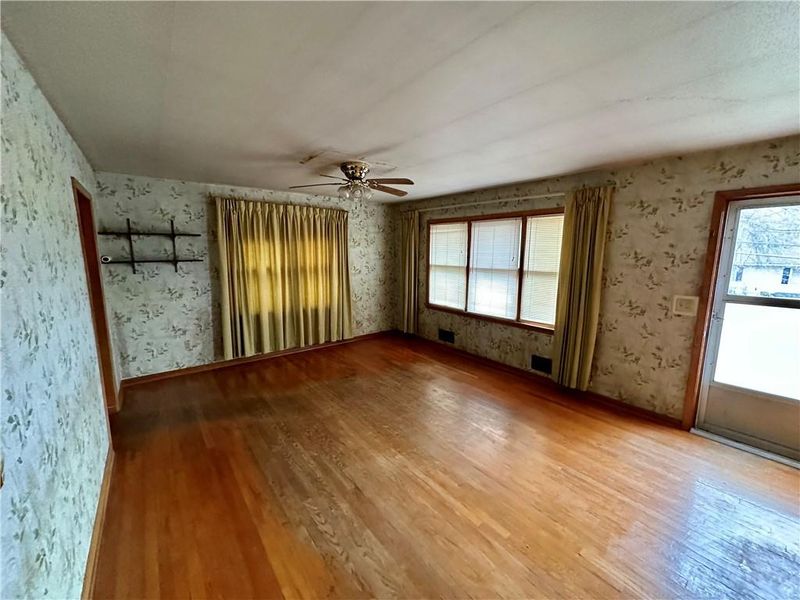 6511 E 17th St, Kansas City, MO 64126