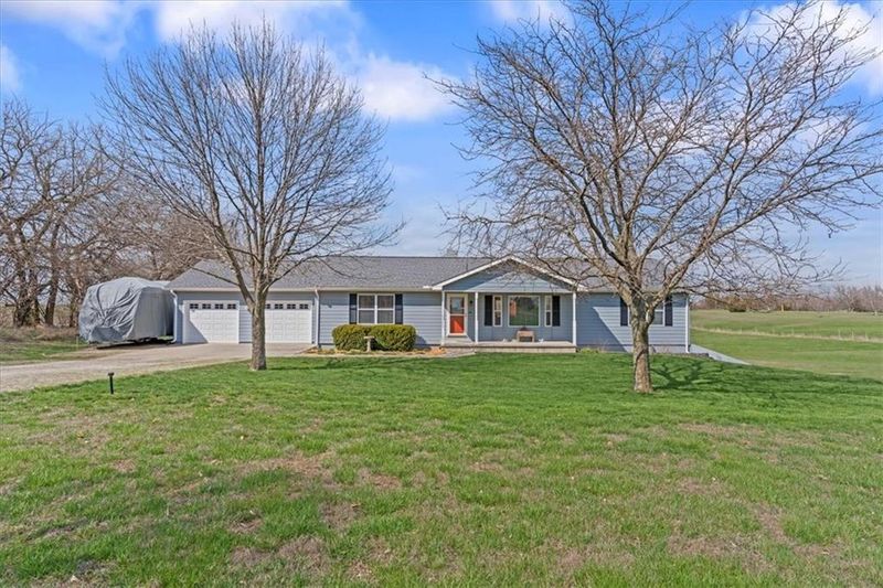 17192 Dwyer Rd, Basehor, KS 66007