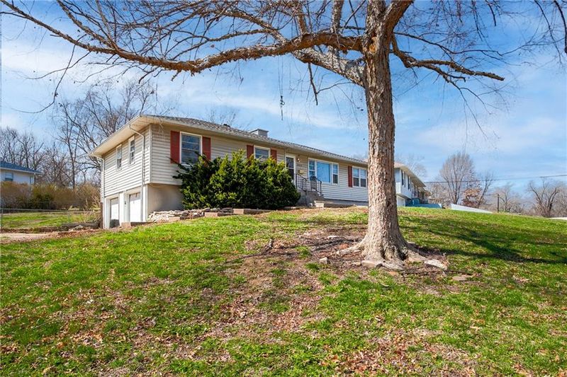 8959 E 83rd Ter, Raytown, MO 64138