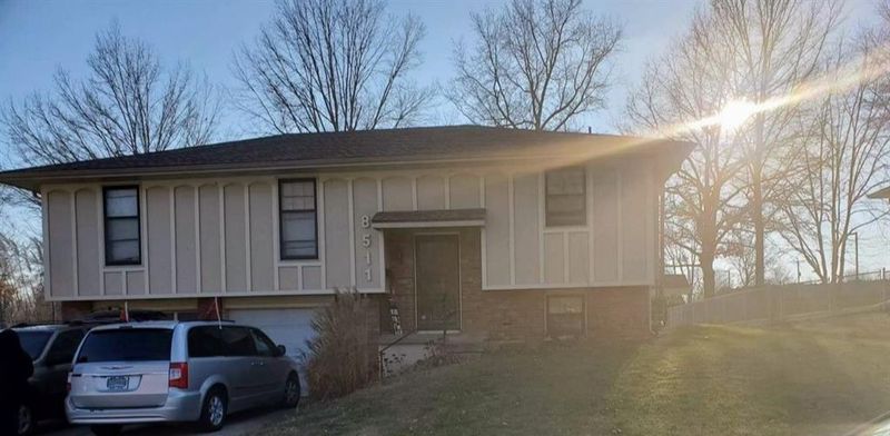 8511 E 93rd Ter, Kansas City, MO 64138