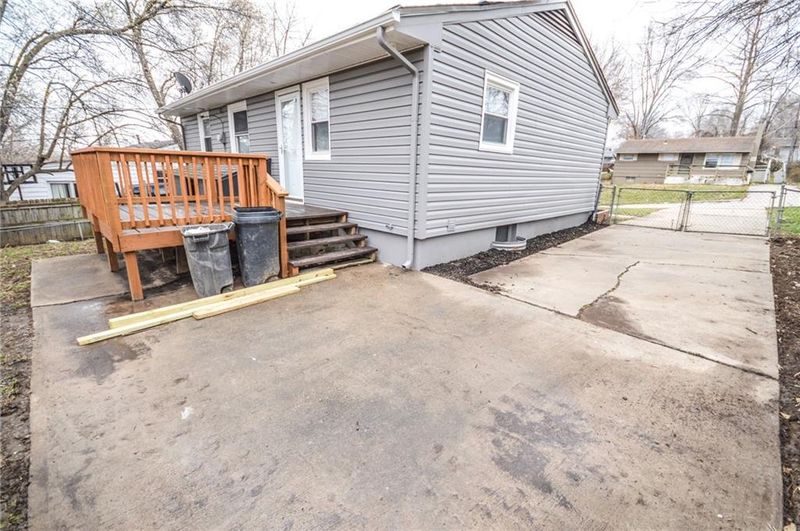 7716 E 48th St, Kansas City, MO 64129
