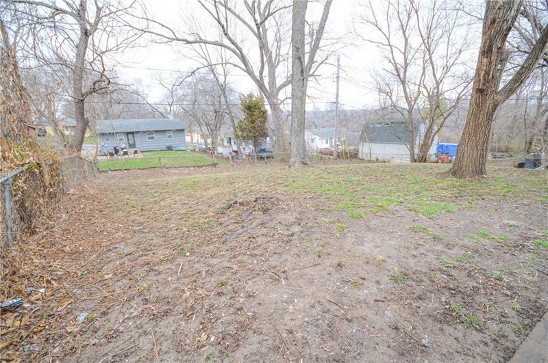 7716 E 48th St, Kansas City, MO 64129