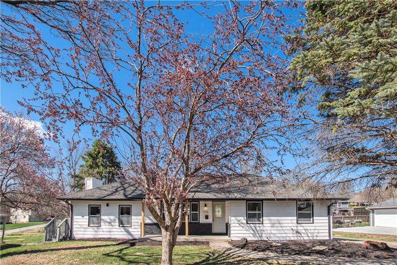 11712 E 48th Ter, Kansas City, MO 64133