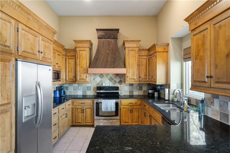 10108 N Hedges Ave, Kansas City, MO 64157