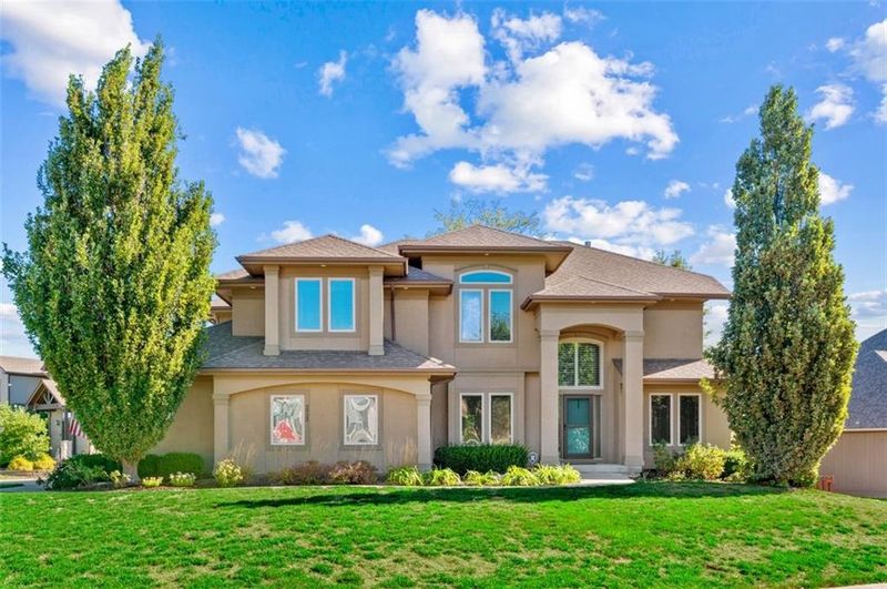 2923 NE Viewpark Cir, Lee's Summit, MO 64086