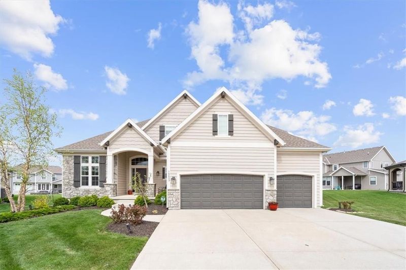 16653 Hadley St, Overland Park, KS 66085