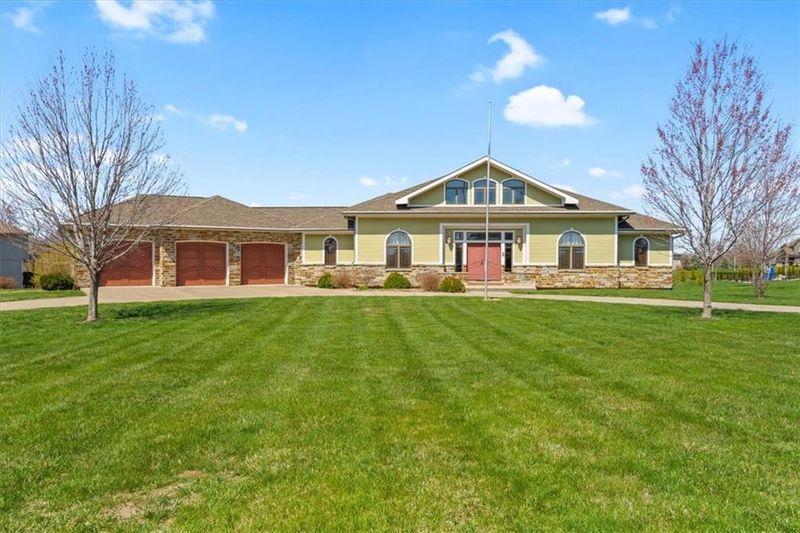 11600 Riverview Rd, Kearney, MO 64060